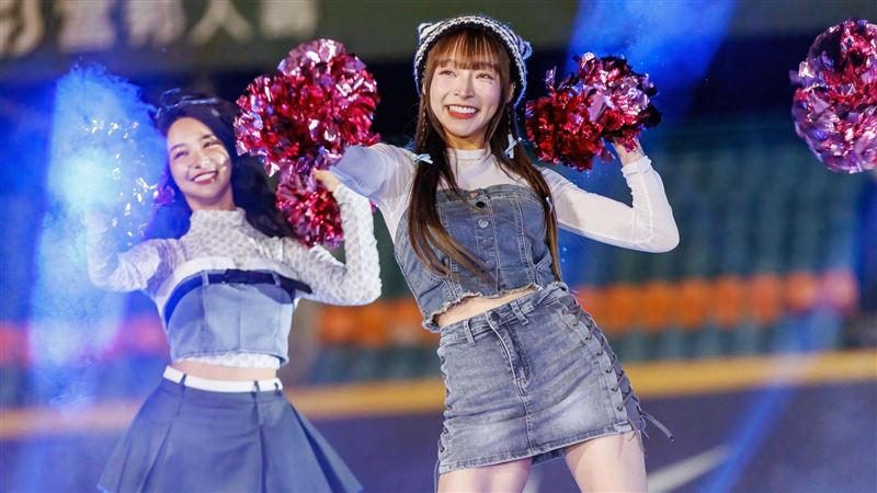 炸裂吧登PTT表特版　網：有林襄就贏了