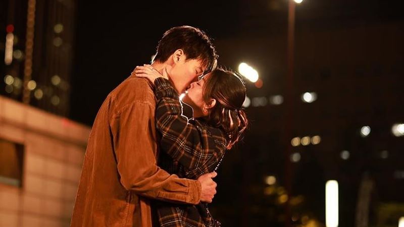 女星自爆開拍前先喝酒　曝吻戲內幕道歉了