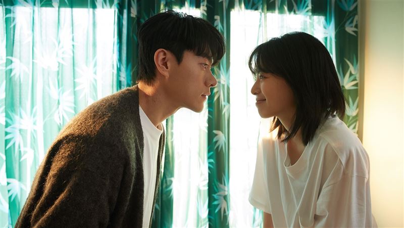 部落都是他的歌！男星現身街頭快閃　吸400萬流量超狂