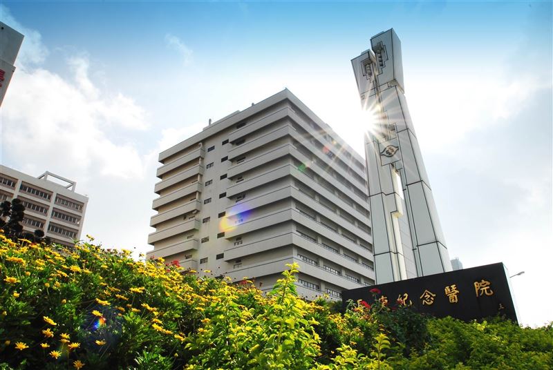 長庚醫療財團法人股票總市值突破2500億元，其中緊抱1.46萬張台積電（2330），令網友相當欽佩，笑稱長庚「本業是金控、副業是醫療」。圖為林口長庚醫院外觀（圖／資料照）