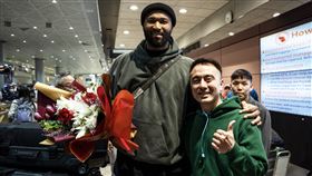 ▲NBA球星「表弟」卡森斯（DeMarcus Cousins）抵達台灣。（圖／台啤永豐雲豹提供）
