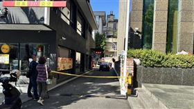 台中驚傳命案！民眾19日下午1點多發現，南屯區五權西路二段一處麥當勞速食店停車場內一輛小客車，有1男1女受刀傷。其中女子已明顯死亡，男子脖子有刀傷，無呼吸心跳，立即送醫急救。警方已到場封鎖採證，事發原因有待釐清。