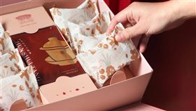 春水堂首次攜手法朋，「春悅聯名禮盒」超限量開賣。（圖／品牌業者提供）