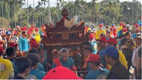 ▲帝爺公不管到哪村落都是滿滿的信眾接駕。（圖／寶島神很大）