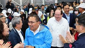 國民黨2024大選新北感恩茶會  侯友宜出席國民黨19日舉辦2024總統立委大選新北市感恩茶會，角逐總統失利的新北市長侯友宜（前中）等人出席向輔選團隊致意。中央社記者王騰毅攝  113年1月19日