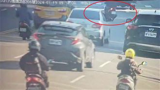 騎士「鬼切」橫移2車道　遭小黃猛撞不治