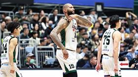 ▲「表弟」卡森斯（DeMarcus Cousins）T1初登場，上半場只攻下2分。（圖／記者劉彥池攝影）