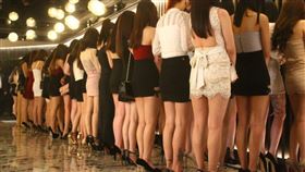 指揮中心,復業,酒店妹,長腿,酒店小姐,小黃卡,警方,臨檢,酒店,萬華區,中山區（圖／翻攝畫面）