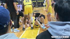 ▲新北國王「防守大鎖」林金榜，防守和夢想家布依德相撞倒地。（圖／記者張沛嘉攝影）