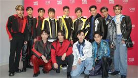 「FEniX」李承隆(後排左起)、夏浦洋、陳峻廷、「5566」王仁甫、許孟哲、孫協志、「AcQUA」須弘道、李秉諭、盧佾暘，「FEniX」曹家齊(前排左起)、MAX、「AcQUA」黃莑茗、林毓家。（圖／記者楊澍攝影）