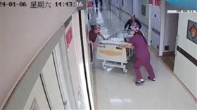 產婦咳一聲，20多人緊張搶救6小時。（圖／翻攝自微博）ctwant
