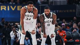 公鹿雙巨頭安戴托昆波、里拉德聯手發威，里拉德更轟下轉隊新高的45分，率隊以141：135擊敗活塞。（圖／翻攝自公鹿官方X）