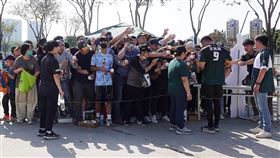 ▲台鋼雄鷹春訓開放球迷參觀。（圖／台鋼雄鷹球團提供）