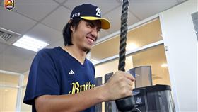 ▲「美美」鄭浩均去年12月動TJ手術，目前積極復健，拚下半季開始投球。（圖／中信兄弟球團提供）