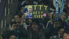 印度鋼鐵「戴粉」帶著自製海報特地來現場為戴資穎加油。（圖／翻攝自Vinayakk Mohanarangan X）