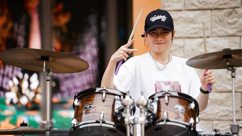 最美鼓手31歲當2寶媽　狂掉9萬粉不忍了