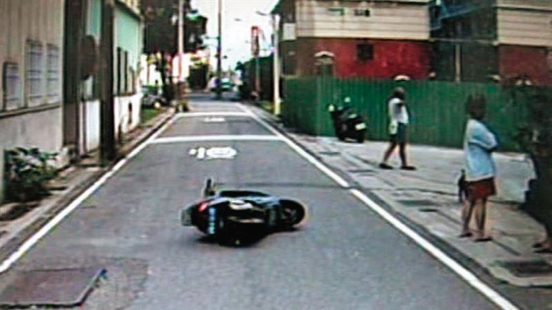 女業務保險賣上床　操弄笨小王亂棍打死尪
