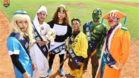 ▲中信兄弟春訓開訓「菜鳥日」，6菜鳥造型與舞蹈拚場。（圖／中信兄弟球團提供）