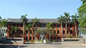 台南大學啟動新任校長遴選作業國立台南大學校長黃宗顯任期將於民國112年7月31日屆滿，台南大學正式啟動校長遴選作業，向國內外公開徵才。圖為台南大學校門。（台南大學提供）中央社記者楊思瑞台南傳真  111年11月7日