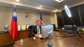 類延峰接受美媒專訪 暢談台美經貿議題駐芝加哥辦事處長類延峰（圖）1月接受美國「威斯康辛政治報」podcast節目「談貿易」視訊專訪，暢談台美經貿議題。（駐芝加哥辦事處提供）中央社記者尹俊傑紐約傳真 113年1月22日