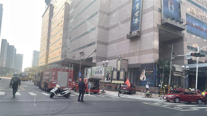 新／高雄85大樓驚傳火警急疏散　1人送醫