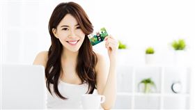 年前瘋進廠維修！兆豐銀行統計醫美百大刷手，發現超過8成都是女性，平均年齡為55歲熟女。（圖／兆豐銀行提供）