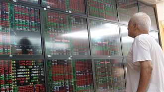 基金績效擊潰主動式ETF　這檔報酬率107%