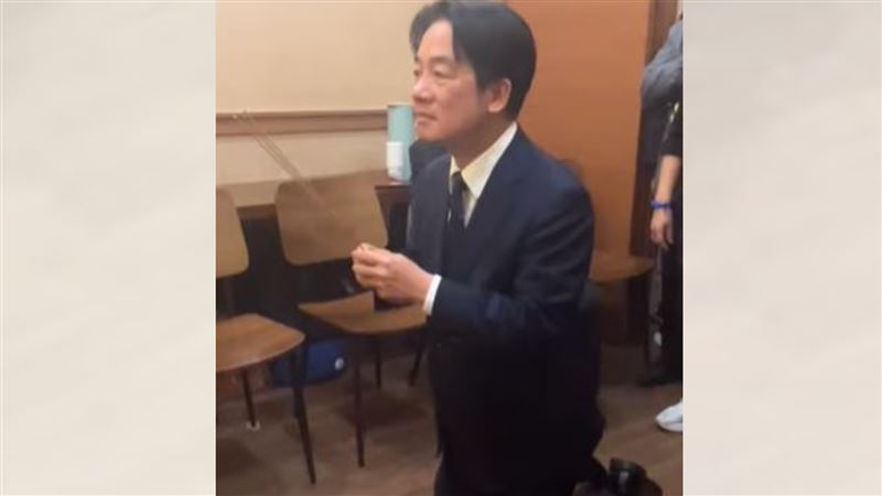 舅媽選前過世　賴清德靈前跪謝昔照顧恩情