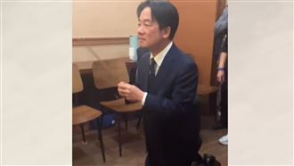 舅媽選前過世　賴清德靈前跪謝昔照顧恩情