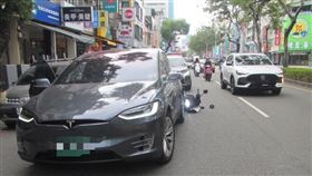 特斯拉,Model Y,臨停,光華路