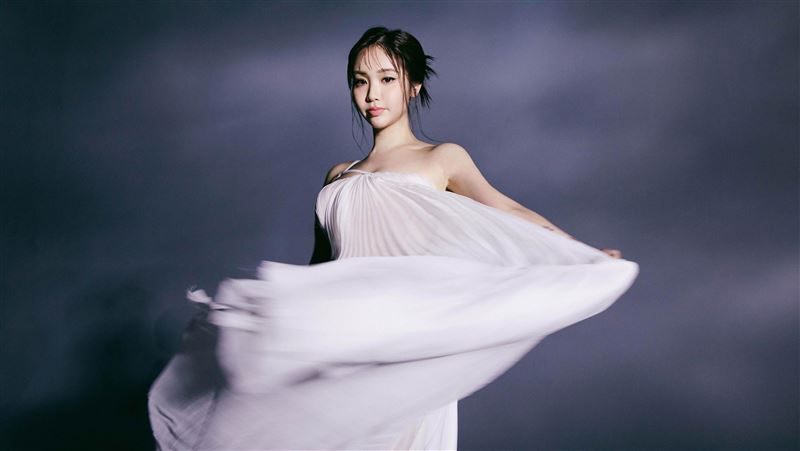 不畏寒流！陳芳語「只穿薄紗」曲線辣爆了