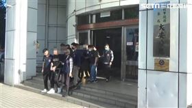 北市賴男代為交易泰達幣，卻被洪男等5人囚禁痛毆。（圖／翻攝畫面）