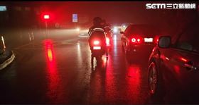 新／摸黑上陽明山賞雪！1車打滑衝落邊坡（圖／翻攝畫面）