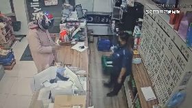 r遇搶躲倉庫2400