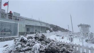 多圖／玉山-5.5度深夜降雪　美景畫面曝