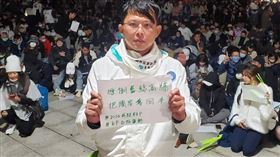 陳學聖透露，「黃國昌自以為是，同一電梯也不打招呼，都不把大家看在眼下，所以大家也懶的理他。」（圖／翻攝自黃國昌臉書）
