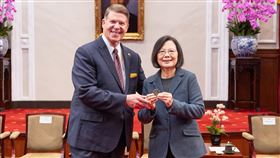 蔡英文總統接見「美台商業協會訪問團」。（圖／總統府提供)