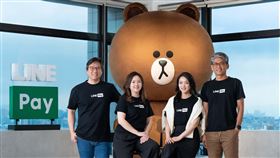 行動支付領導品牌LINE Pay將於1月26日登錄興櫃，圖為經營團隊，（左起）董事長丁雄注、資深副總張希雯、資深副總陸榮華、執行副總張修齊。（圖／LINE Pay提供）