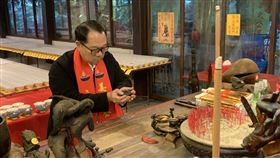 今日全台降下瑞雪，陽明山姜太公道場龍年國運籤抽出中上籤（巽艮卦）。（圖／姜太公道場提供）