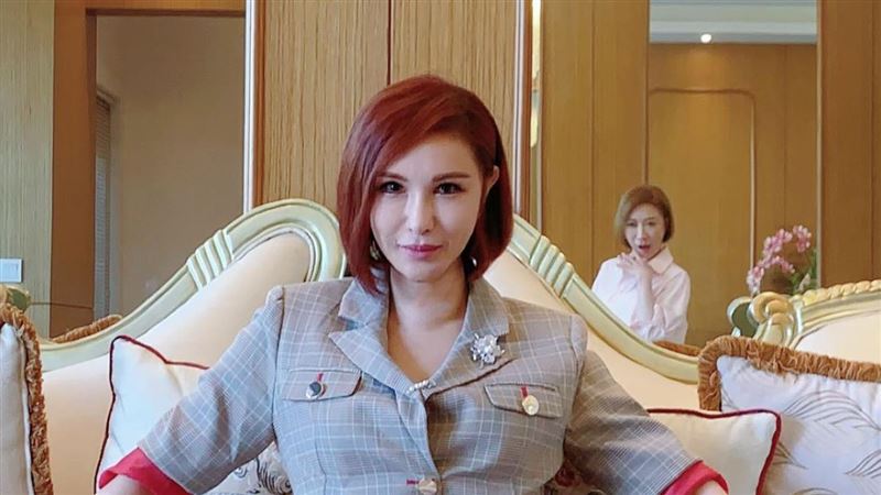 利菁想畫裸男　突cue工人：褲子脫了好嗎