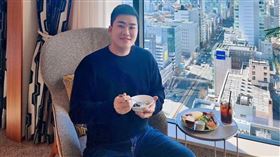 Joeman帶女友爽飛東京「飯店驚人房價曝」（圖／翻攝自Joeman臉書）