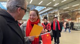 鋼琴家倫敦直播！路過小粉紅命令不許拍　身分被起底「疑中共高官家屬」。Brendan Kavanagh　YT