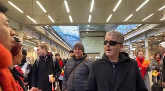 英鋼琴家嗆小粉紅：我會穿8964、維尼T恤