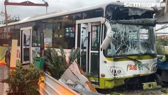 司機疑恍神！宜蘭公車逆向衝撞民宅釀5傷