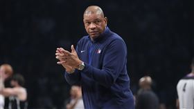 ▲公鹿總教練葛瑞芬（Adrian Griffin）被開除，接任人選可能是瑞佛斯（Doc Rivers）。（圖／美聯社／達志影像）