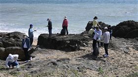 墾管處動員淨灘  清出逾200公斤垃圾墾丁國家公園管理處16日攜手海巡署、林業署屏東分署、鵝鑾鼻里辦公處等30個單位團體赴滿州灣淨灘，清出逾200公斤垃圾，其中可資源回收物品就有54.18公斤。（墾丁國家公園管理處提供）中央社記者李卉婷傳真  112年9月16日