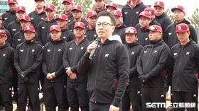 ▲樂天桃猿24日嘉義縣棒球場開訓，領隊川田喜則。（圖／記者張沛嘉攝影）