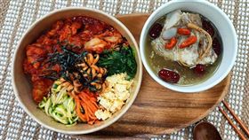 台鐵公司韓式炸雞拌飯人參排骨湯。（圖／台鐵公司提供）