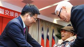 總統府秘書長、前台中市長林佳龍今（24）日在臉書發文懷念「彩虹爺爺」。（圖／翻攝林佳龍攝影)