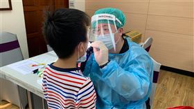 北市聯醫供6至12歲學童免費塗氟台北市立聯合醫院考量蛀牙是學童罹患率最高的口腔疾病，加上寒假期間容易接觸甜食，即日起至2月2日的平日提供6至12歲學童免費牙齒塗氟服務，盼減少發生蛀牙機會。（台北市立聯合醫院提供）中央社記者陳昱婷傳真  113年1月24日